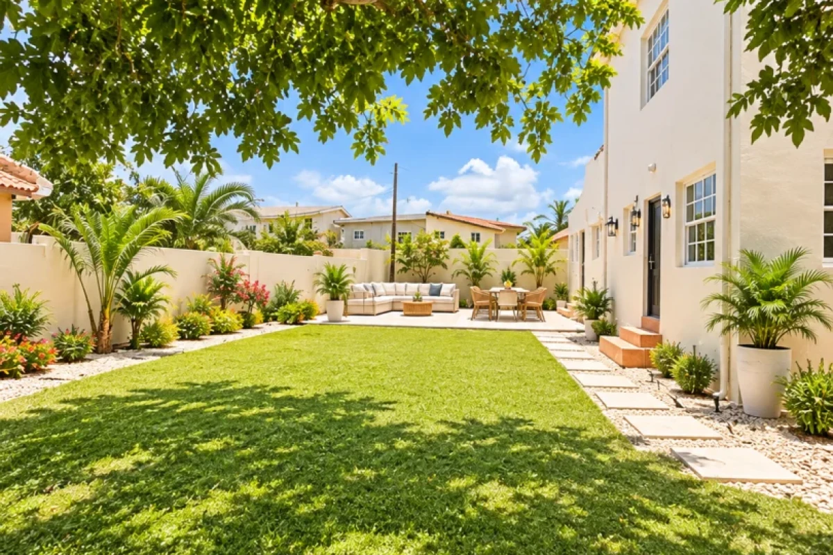 Back Yard, after virtual staging